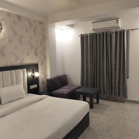 Hotel Varanasi Inn מראה חיצוני תמונה