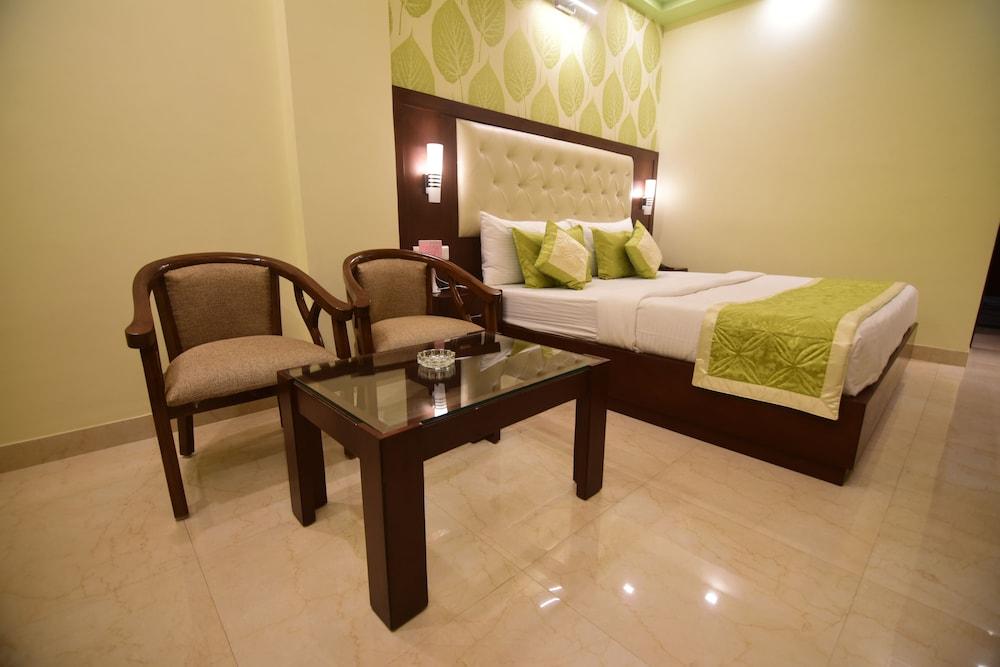 Hotel Varanasi Inn מראה חיצוני תמונה