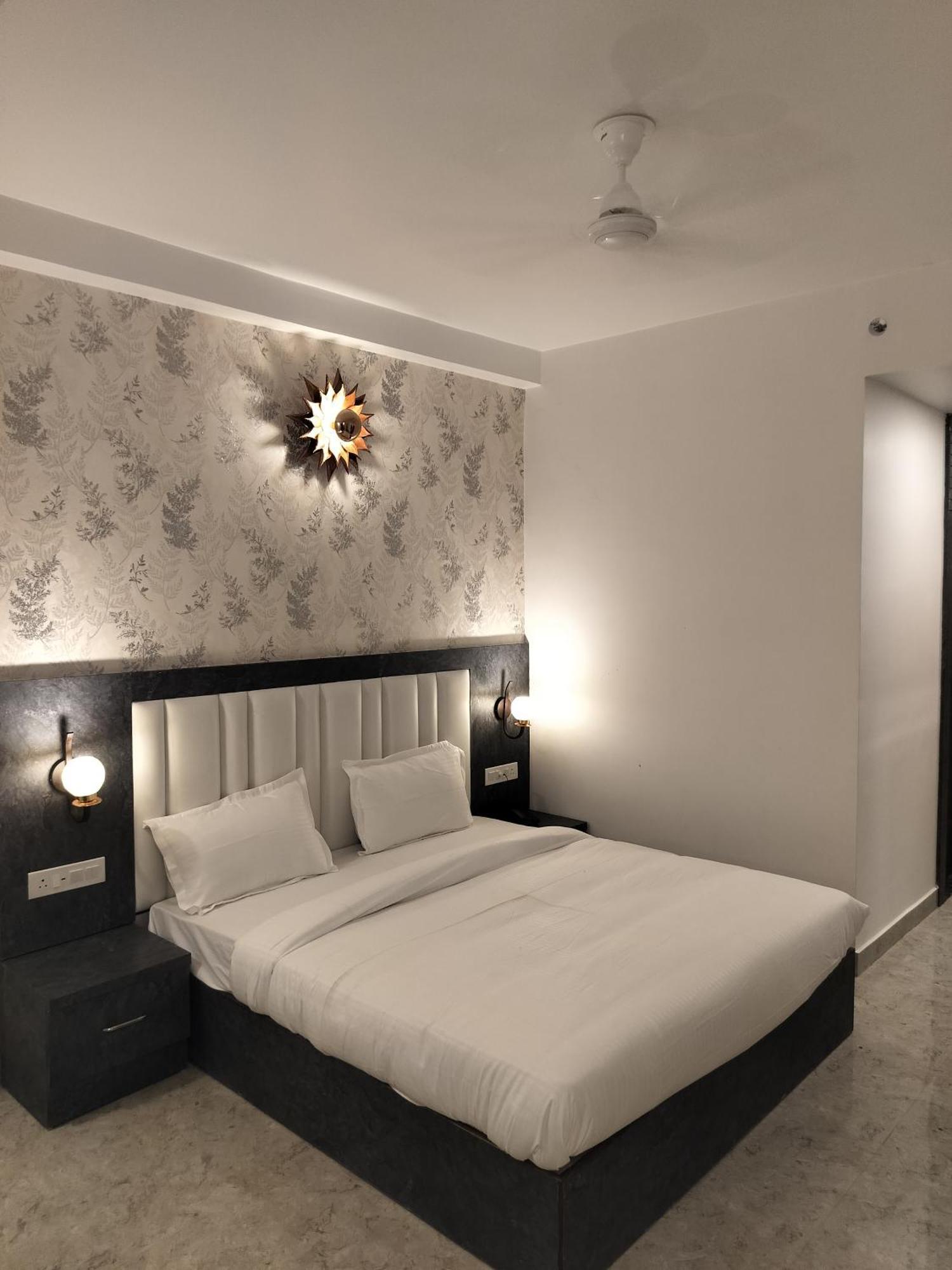 Hotel Varanasi Inn מראה חיצוני תמונה