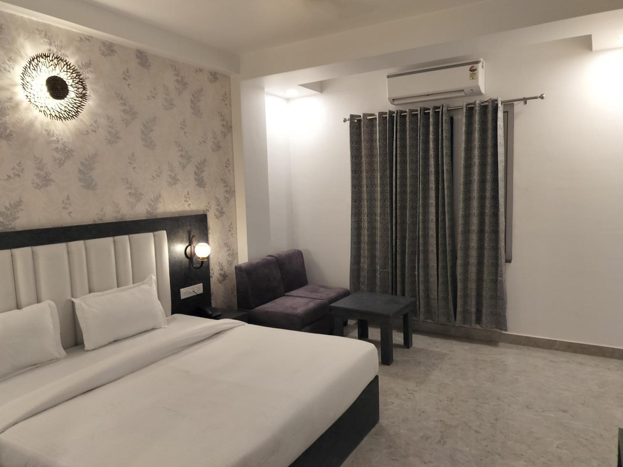 Hotel Varanasi Inn מראה חיצוני תמונה