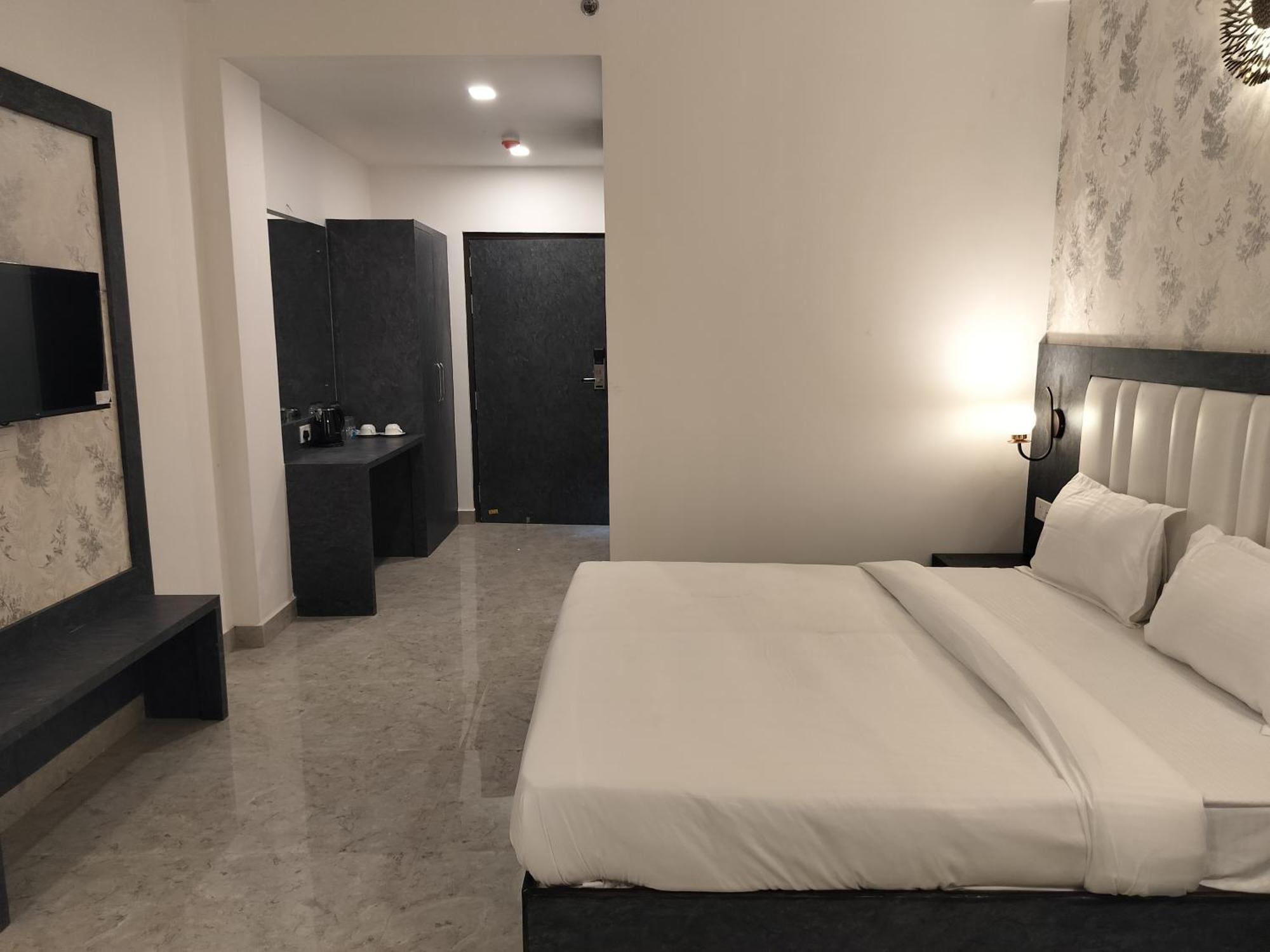 Hotel Varanasi Inn מראה חיצוני תמונה