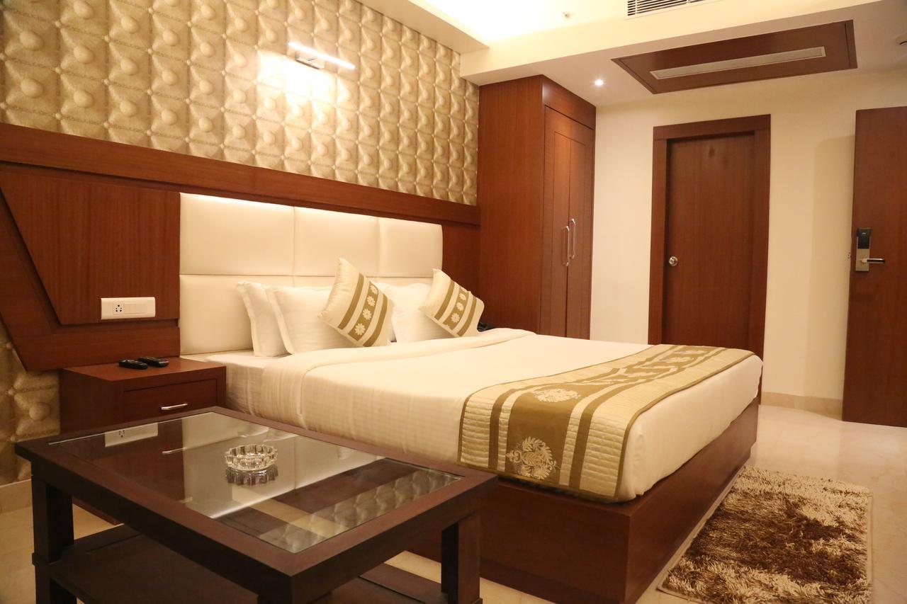 Hotel Varanasi Inn מראה חיצוני תמונה