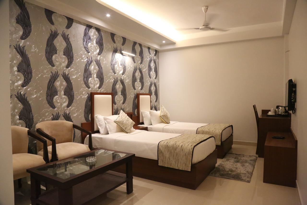 Hotel Varanasi Inn מראה חיצוני תמונה