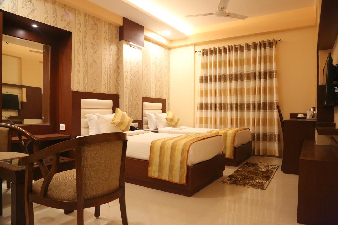 Hotel Varanasi Inn מראה חיצוני תמונה