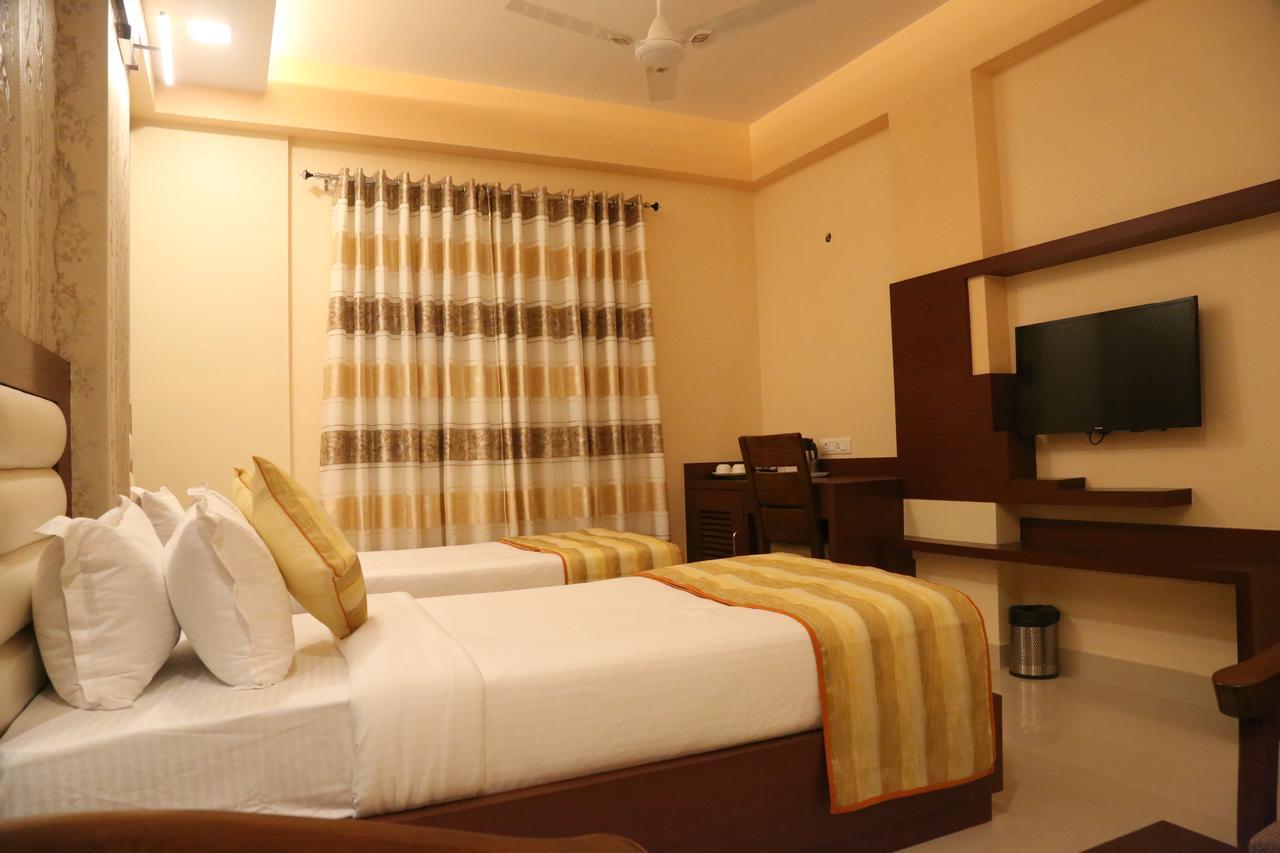 Hotel Varanasi Inn מראה חיצוני תמונה