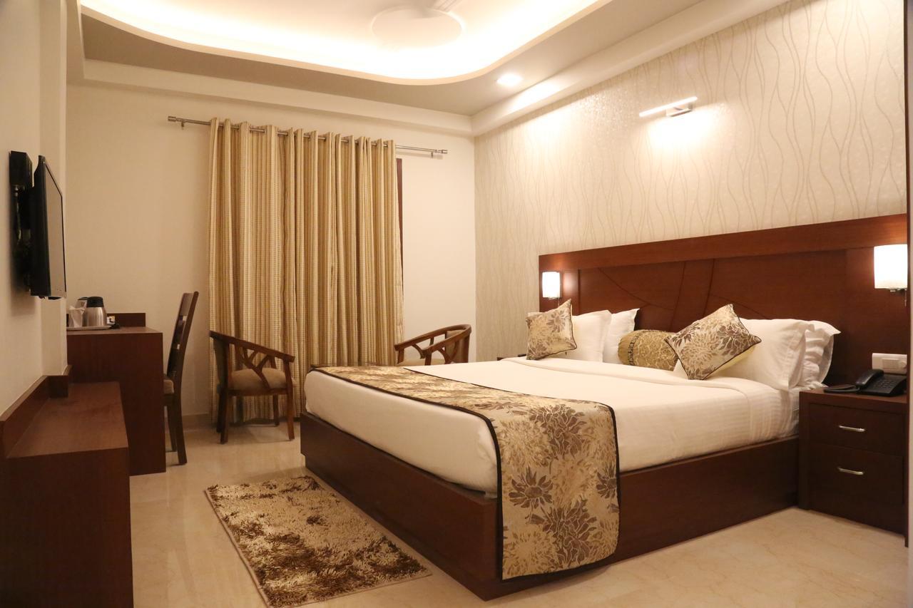 Hotel Varanasi Inn מראה חיצוני תמונה