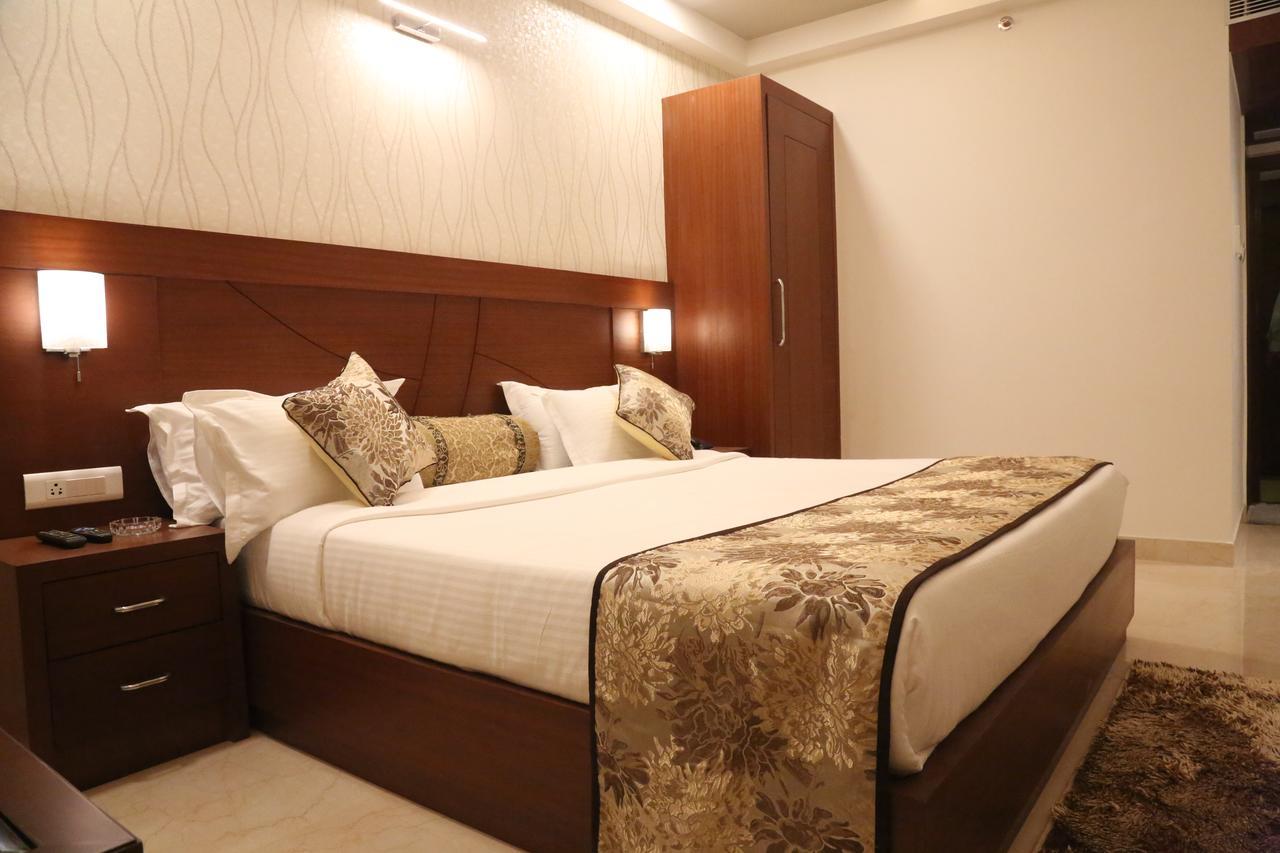 Hotel Varanasi Inn מראה חיצוני תמונה