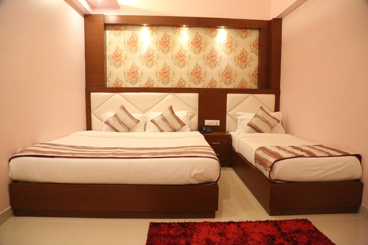 Hotel Varanasi Inn מראה חיצוני תמונה