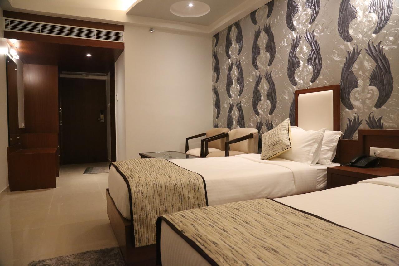Hotel Varanasi Inn מראה חיצוני תמונה