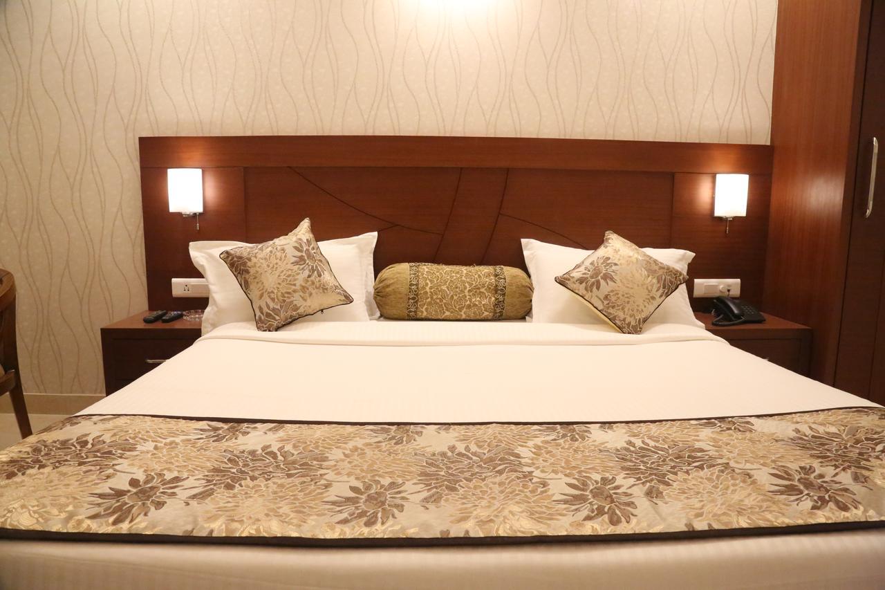 Hotel Varanasi Inn מראה חיצוני תמונה