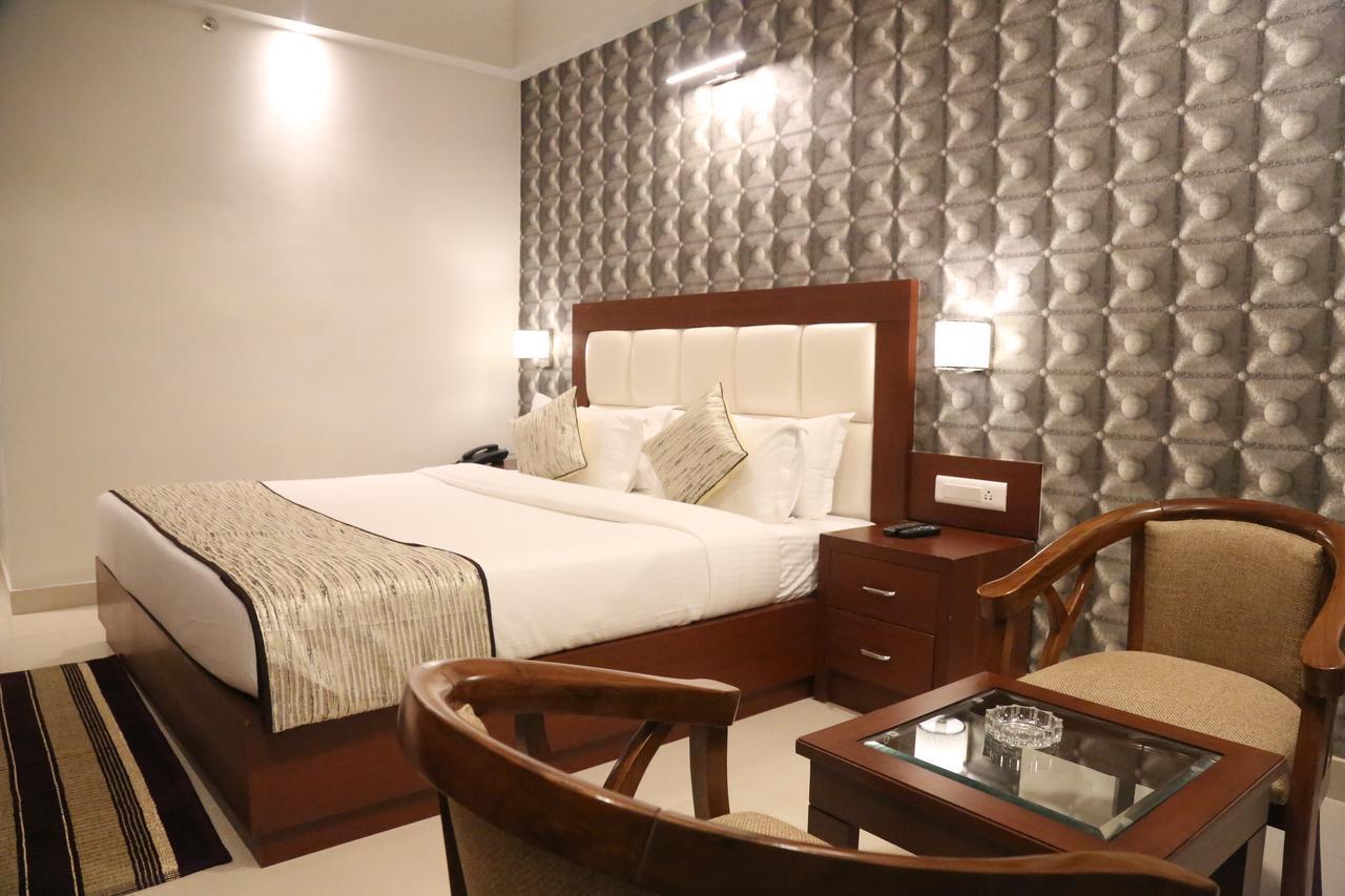 Hotel Varanasi Inn מראה חיצוני תמונה