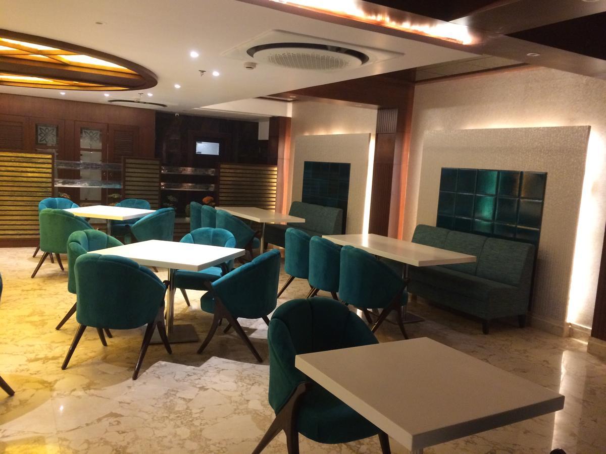 Hotel Varanasi Inn מראה חיצוני תמונה