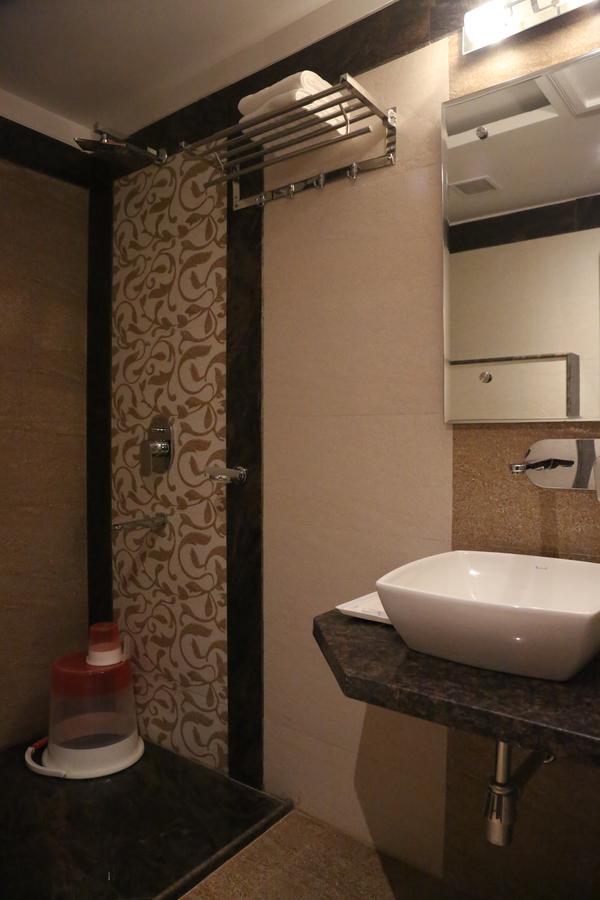 Hotel Varanasi Inn מראה חיצוני תמונה